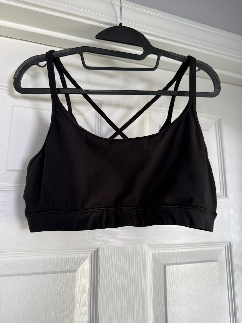 Vuori Mindset Black Strappy Sports Bra with Crisscross Back Medium